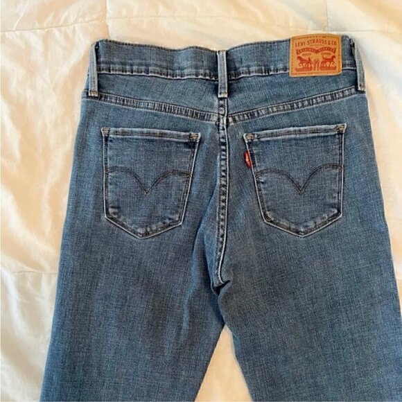 Brand New 311 Shaping Skinny Mid Rise Capri Jeans | Light to Medium Indigo Wash - Picture 5 of 8